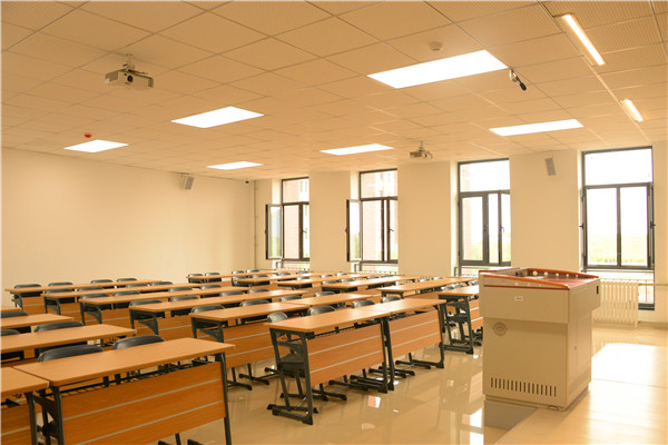 004-普通教室实景02.JPG